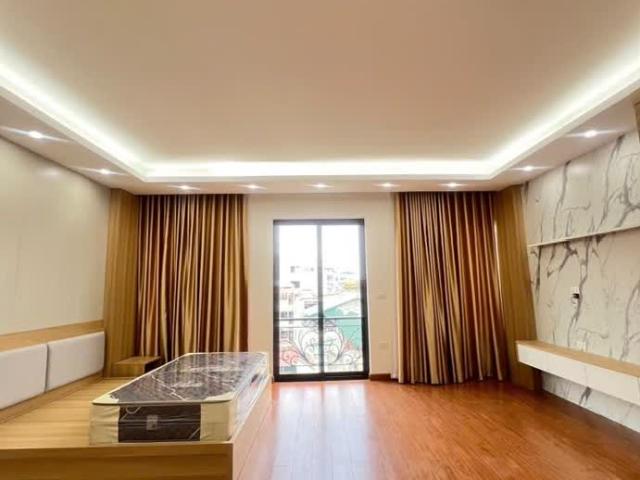 Mặt phố Lạc Long Quân – Xuân La 57m2, 6 tầng, thang máy, kinh doanh sầm uất