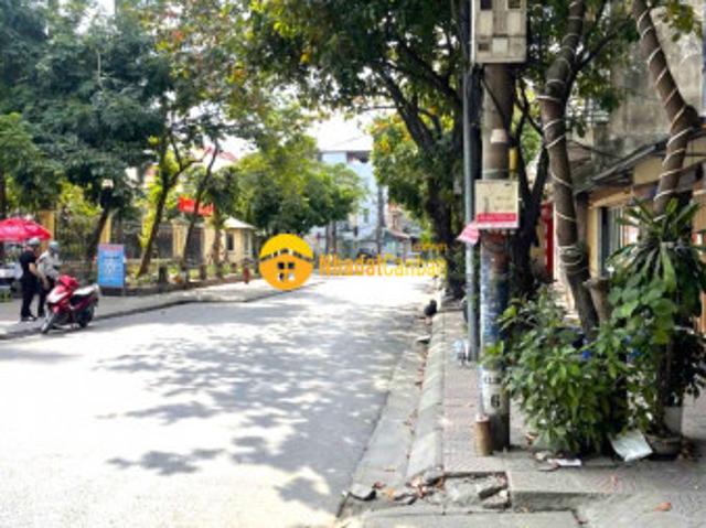 Mặt phố long biên 90m2 hàng xóm vinhomes riverside, vỉa hè rộng, giá rẻ