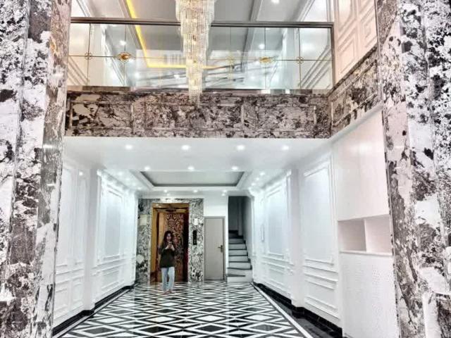 Mặt phố yên lạc, Hai Bà Trưng. DT 51 m2 7T 5m giá 28tỷ. LH 0383426 Thu phương