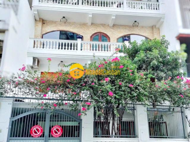 Mặt tiền 27a thạch thị thanh. P tân định. Q1