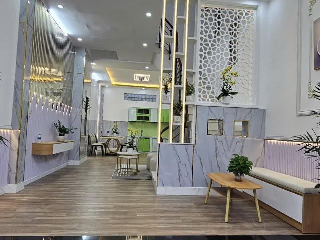 Mặt Tiền Xe Hơi 10 M ngang 4.2 X14 bê Tông 4 Tấm Có 5 Tỷ