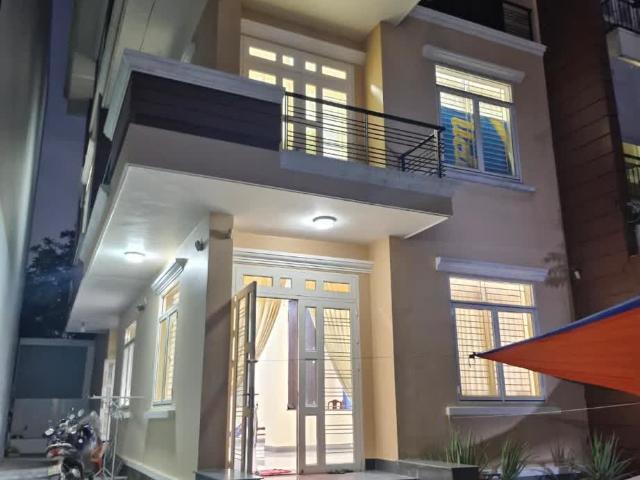 Mặt Tiền Cạnh Đh Ngân Hàng, Biệt Thự Kiên Cố Vừa Ở Vừa KD Siêu Vip TT Linh Chiểu Thủ Đức, Ngang