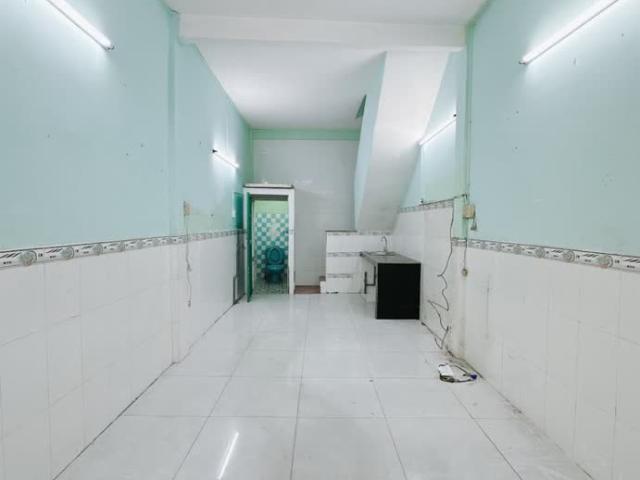 Mặt tiền cách hẻm 20m Đoàn Văn Bơ Q4 Ngang 3.12 x 9.05 đúc 3 tấm chỉ 4 tỷ