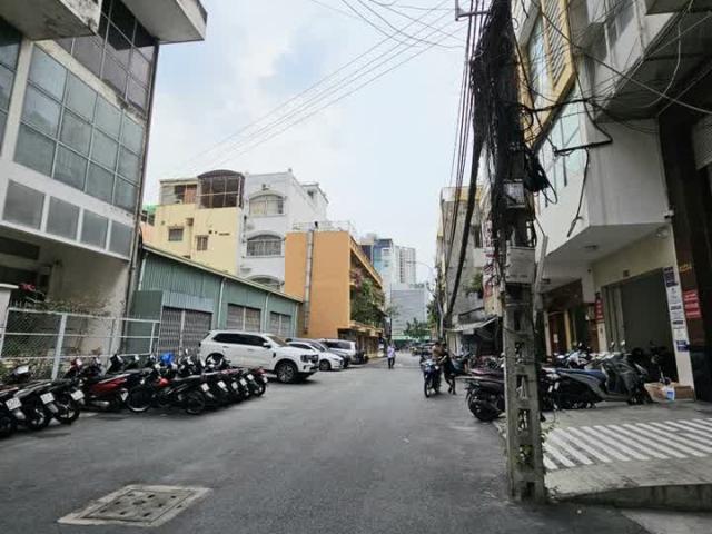 Mặt tiền Hoàng Diệu Q4 Ngang 6 x 10 m đúc 4 tấm có 170 triệu m bank cho vay 10 tỷ