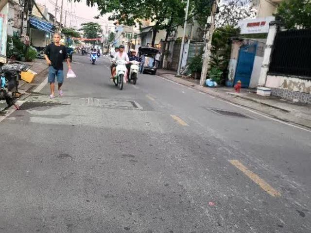 Mặt tiền Hoàng Ngần 4x25 mới ở ngay chỉ 9 tỷ 9