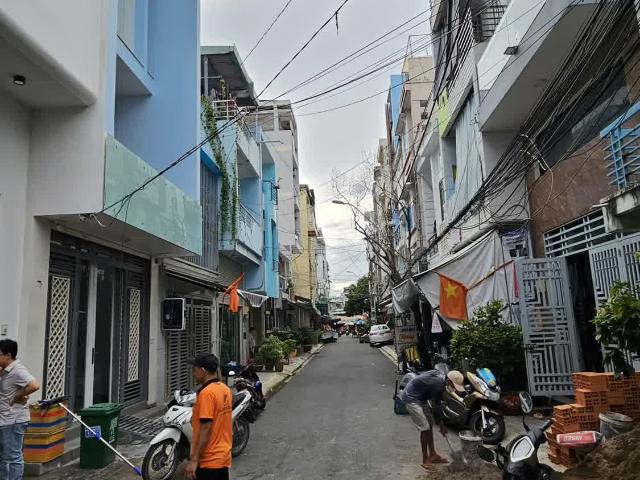 Mặt tiền kinh doanh Dòng tiền 30 triệu tháng Ngang 6.5 x đúc 6 tấm Có 7 tỷ