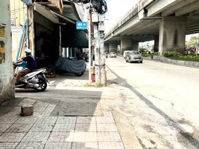Mặt tiền đường Nguyễn Văn Quỳ, Phú Thuận Quận 7, 200m2 nhà cấp 4 ngang 9x22m chỉ 18 tỷ
