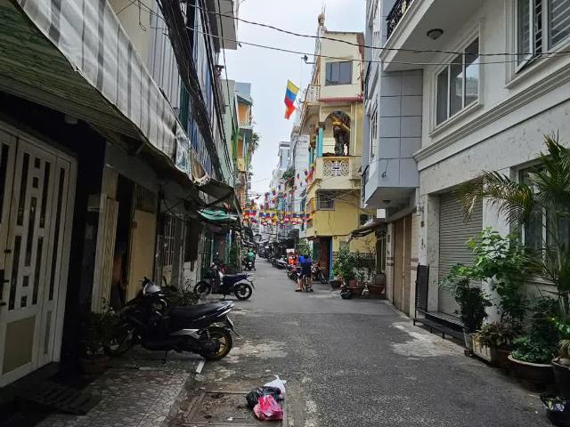 MẶT TIỀN Đường số mặt tiền đường P4 Q4 Ngang 3,2m, dài 11m, nở hậu 4,4m. Diện tích đất 40m