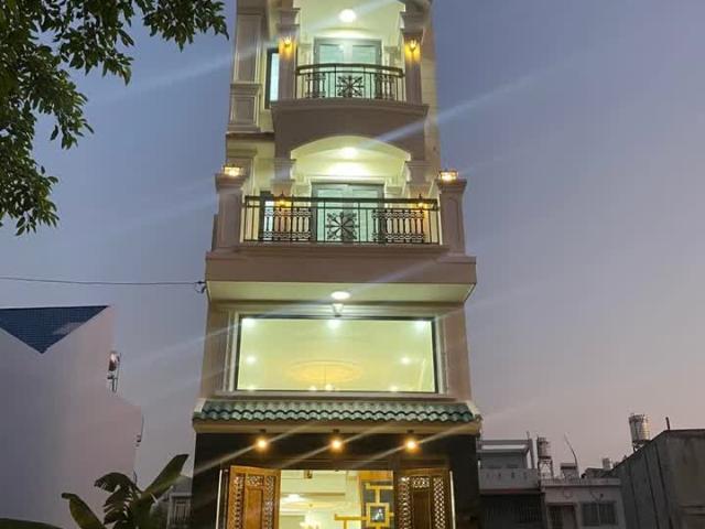 Mặt tiền Nguyễn Ngọc Nhựt thiết kế mạnh mẽ làm văn phòng công ty hoặc ở siêu đẹp