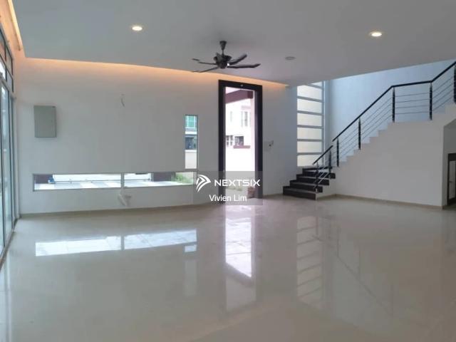 M Vertica also known as M Vertica @ KL City is a leasehold mixed commercial & condominium development located in Loke Yew, Cheras