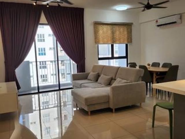 M Vista Condo 3Bedrooms 1030SF 2Carparks Full Renovated Furnished