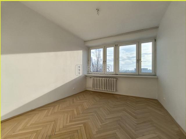 M. Warszawa, Śródmieście, Smolna