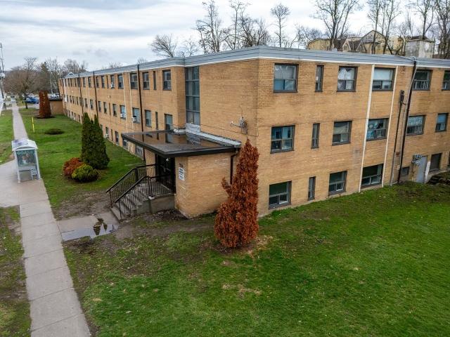 McDonnel Apartments Studio Apartment for Rent at 294 Mcdonnel St, Peterborough, ON K9H 2W8 North Central
