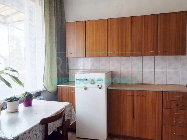 Mały dom z potencjałem, 70 m2, garaż i media miejskie
