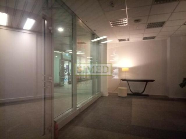 Mały punkt handlowo usługowy w Centrum Warszawy