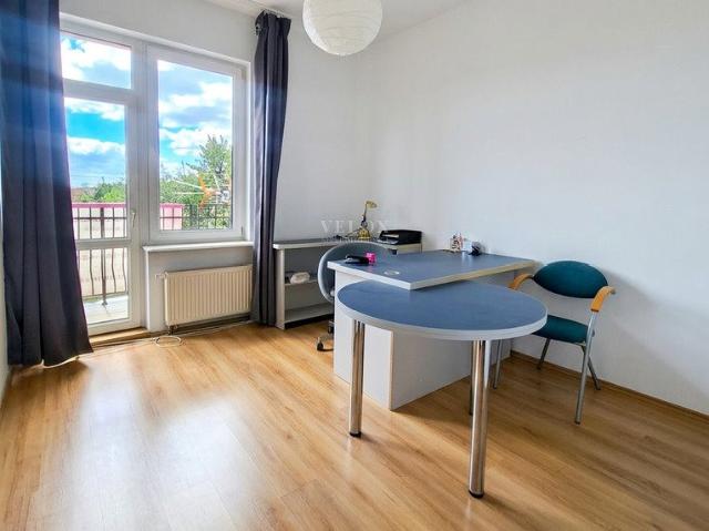 Małe biuro, balkon, parking – idealne na start!