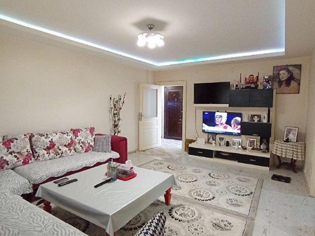 MAÇKA SOKAKTA BAKIMLI SATILIK BAHÇE KATI
