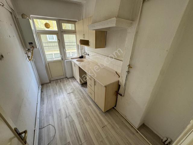Mamak Abidinpaşa'da Cadde Üstü Yapılı Katta 3+1 Kiralık Daire