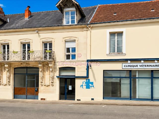 Mamers Centre ville Ensemble immobilier de plus de 448 m² Habitables et Professionnel avec garage et cour intérieure