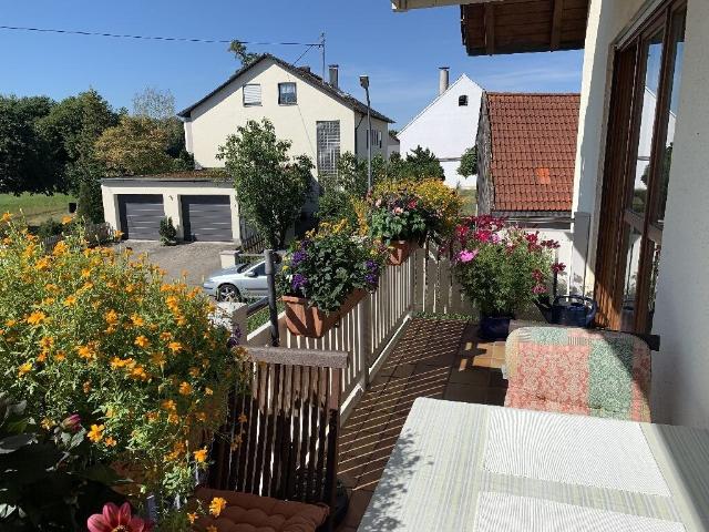Mammendorf: REDUZIERTE MAKLERGEBÜHR! Schöne 4 Zi Whg mit großem Balkon und Garage!