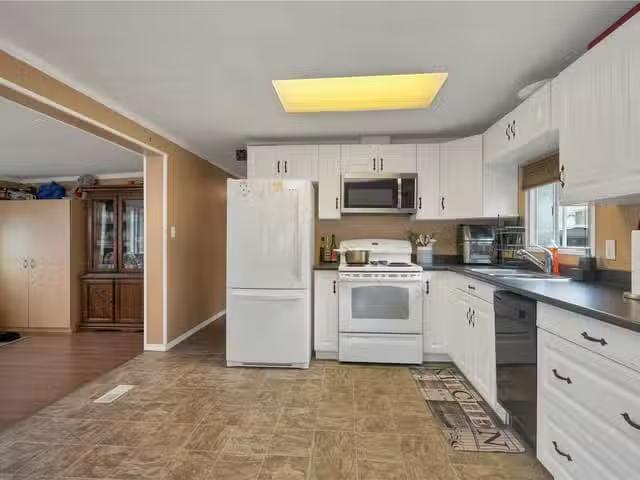 Manufactured Home for sale in Campbell River, 81 951 Homewood.