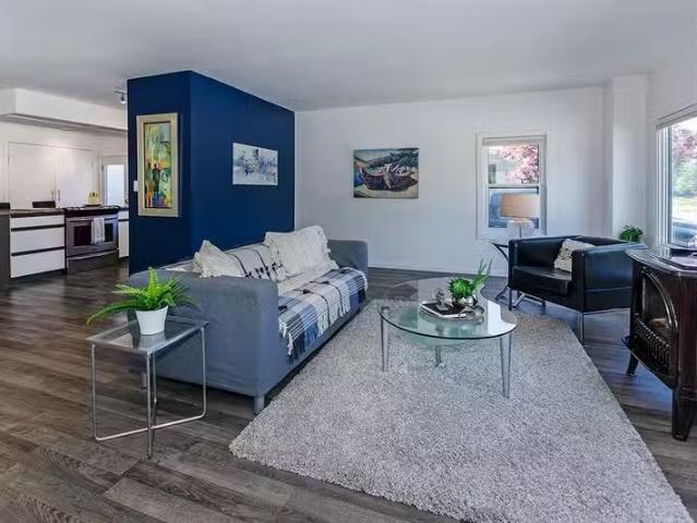 Manufactured Home for sale in Park Royal, West Vancouver, West.