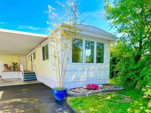 Manufactured Home for sale in Surrey, South Surrey White Rock.