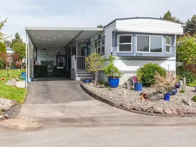 Manufactured Home for sale in Surrey, South Surrey White Rock.