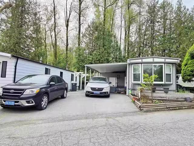 Manufactured Home for sale in Surrey, Surrey, 56 8220 King Geo.