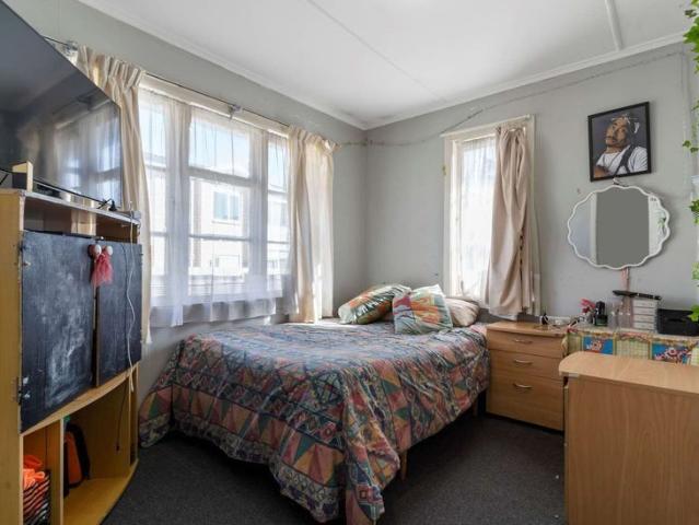 manurewa, 5 bedrooms