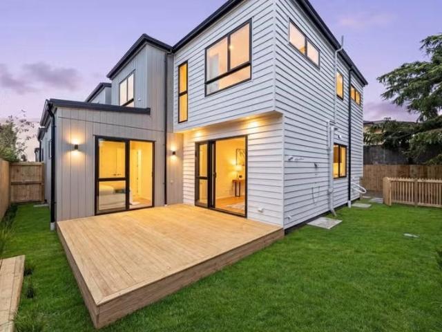 manurewa, 5 bedrooms