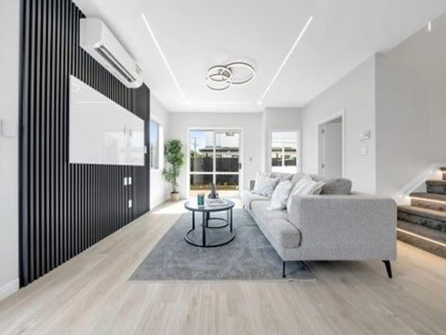manurewa, 5 bedrooms