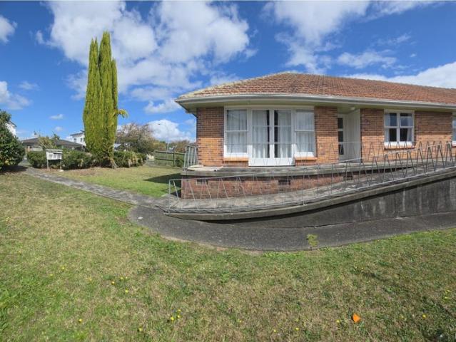 manurewa, 2 bedrooms