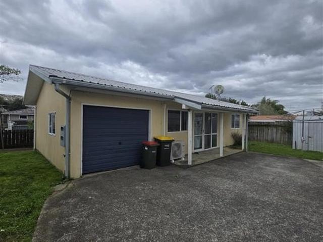 manurewa, 2 bedrooms