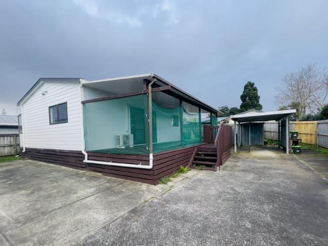 manurewa, 2 bedrooms