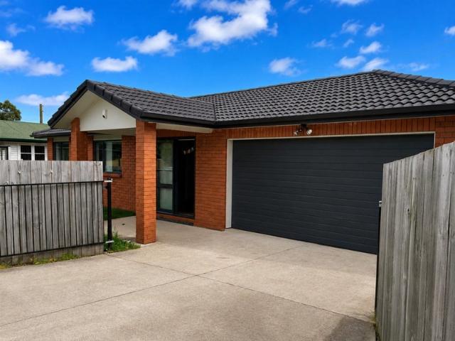 manurewa, 2 bedrooms