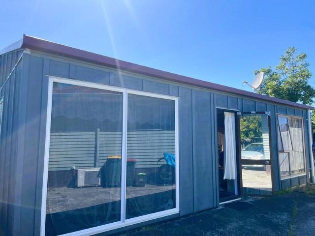 manurewa, 2 bedrooms