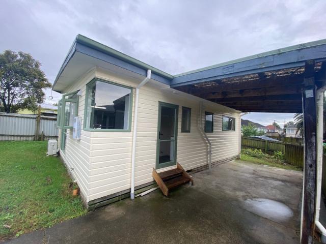 manurewa, 2 bedrooms