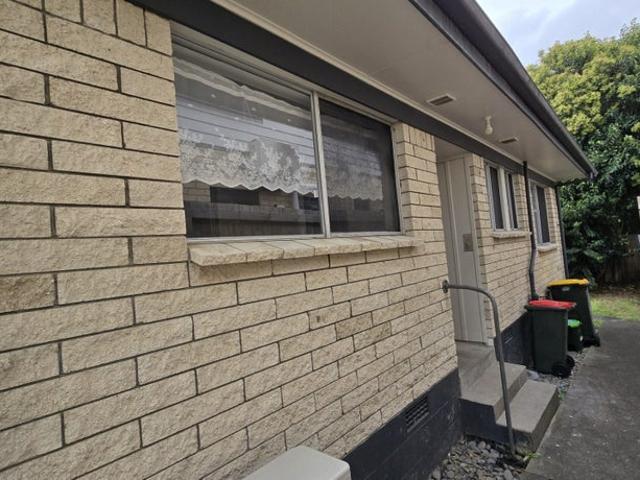 manurewa, 2 bedrooms