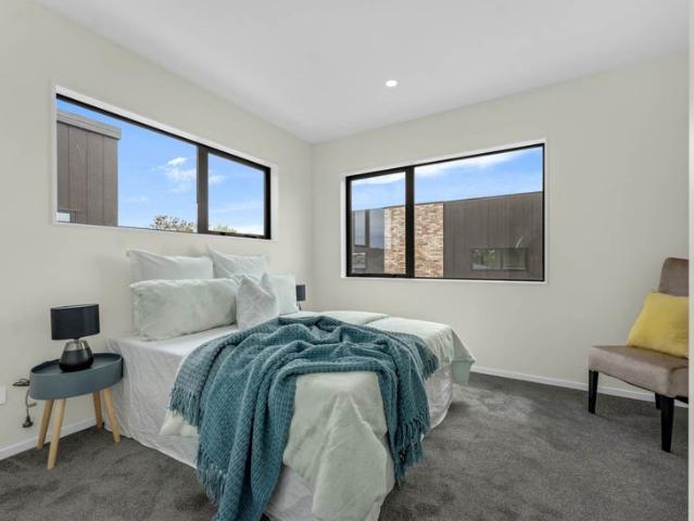 manurewa, 2 bedrooms
