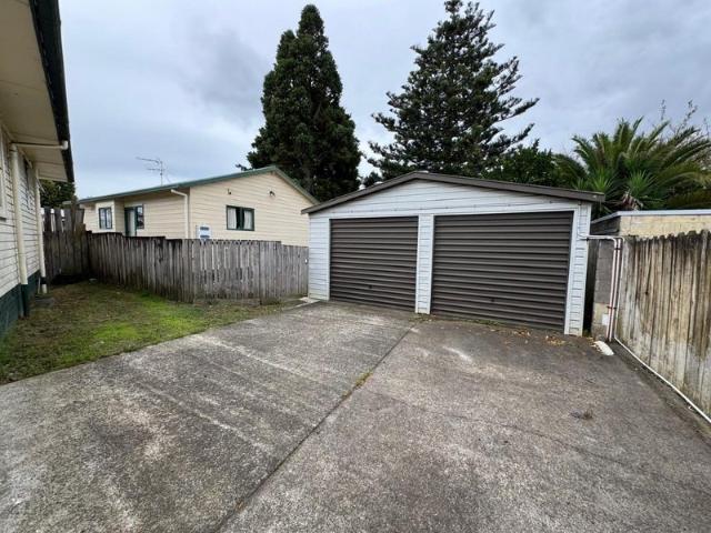 manurewa, 2 bedrooms