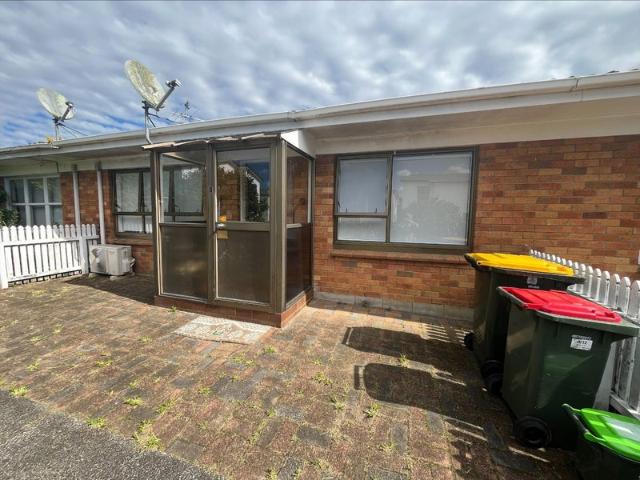 manurewa, 2 bedrooms