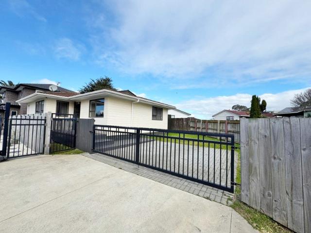 manurewa, 3 bedrooms