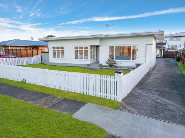 manurewa, 3 bedrooms
