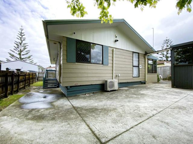 manurewa, 3 bedrooms