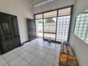 Manyar Kertoadi, Row 3 Mobil, Utara