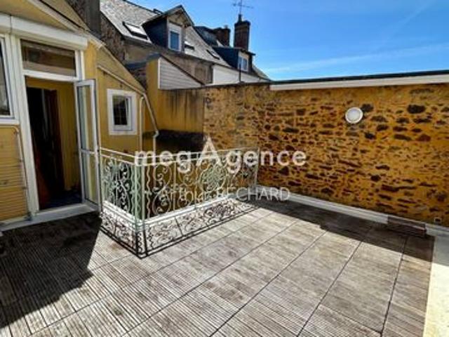 Mancelle traditionnelle de 180m² en plein Centre ville du Mans avec Patio et Terrasse