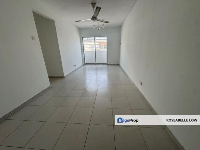Mandarina Court
