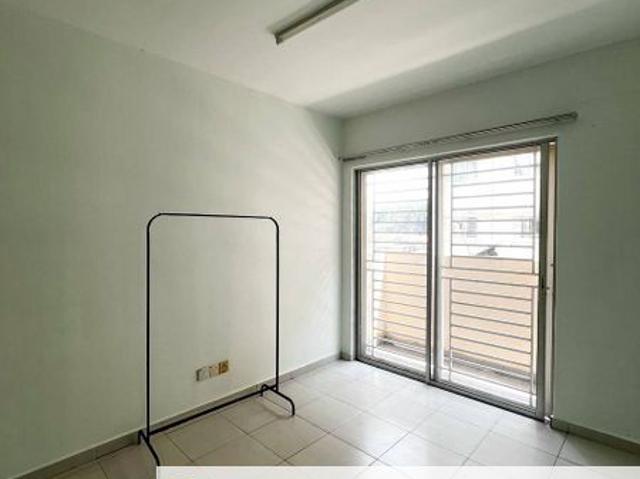 Mandarina Court