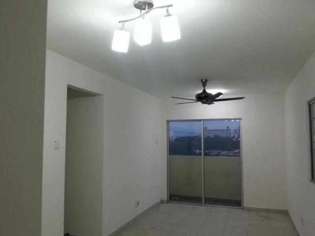 Mandarina Court